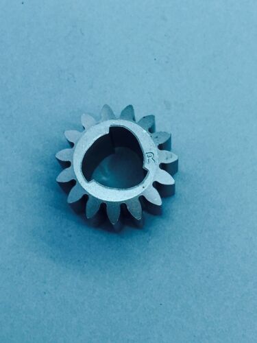 GENUINE OEM TORO PART #105-3040 RWD RECYCLER MOWER PINION GEAR (QUANTITY 1)